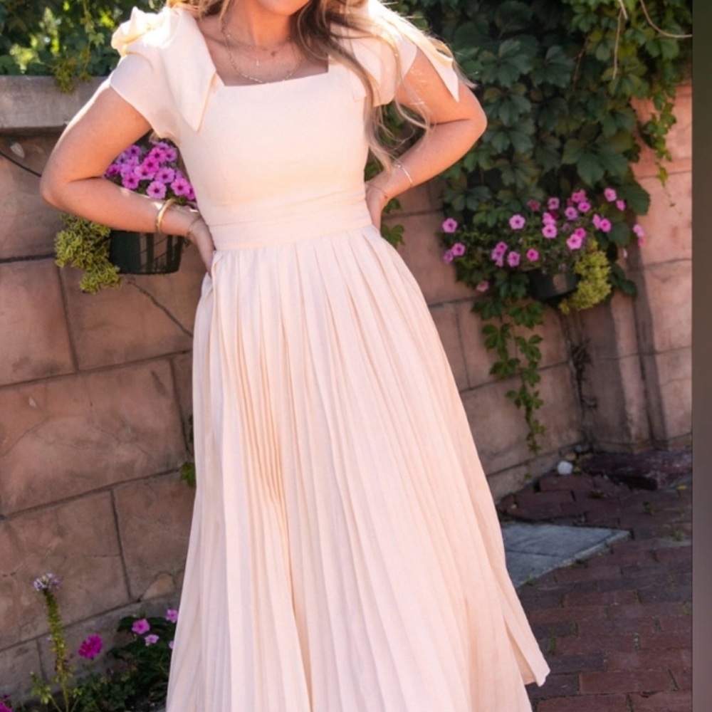 Ivy City Co Eliza Pleated Bow Cream Maxi Dress